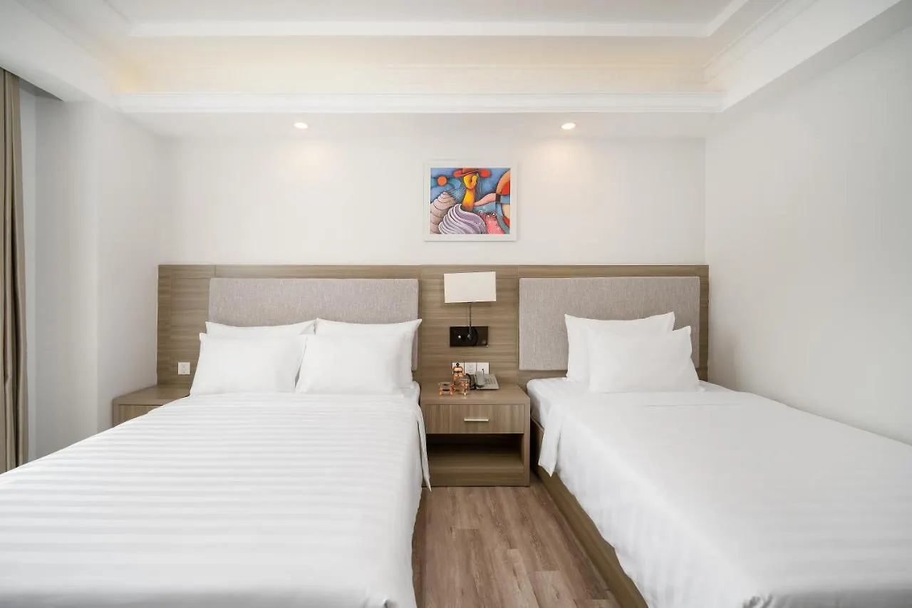 Royal Beach Hotel By Thg Da Nang 4*,