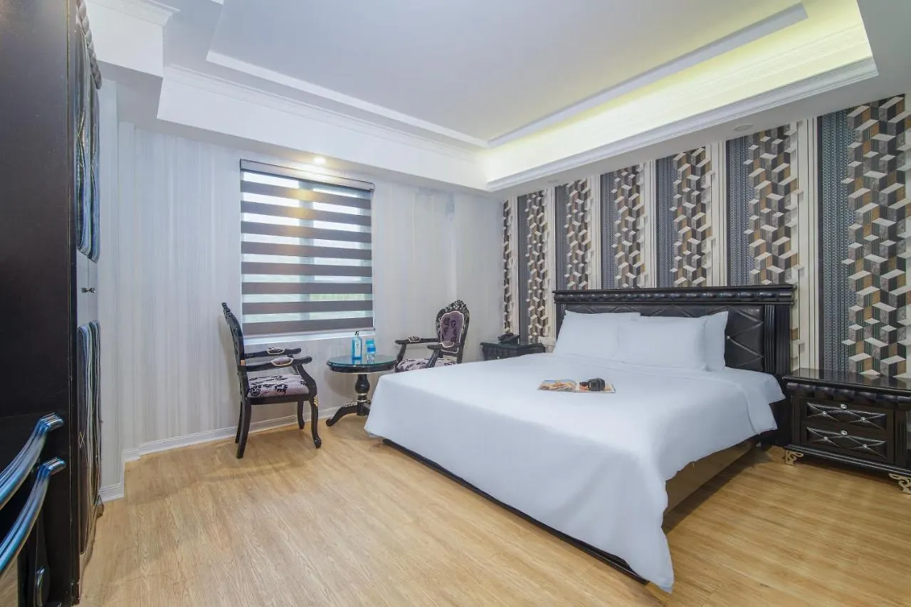 Royal Beach Hotel By Thg Da Nang 4*,